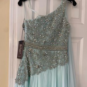 Mac Duggal one shoulder gown. Size 4. NWT